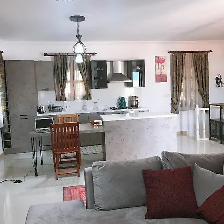 Castello فيلة مرمريس